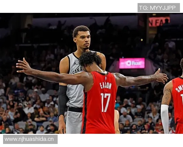 伊森三分球命中率高达579领跑联盟九位球员出手超30次命中率超五成